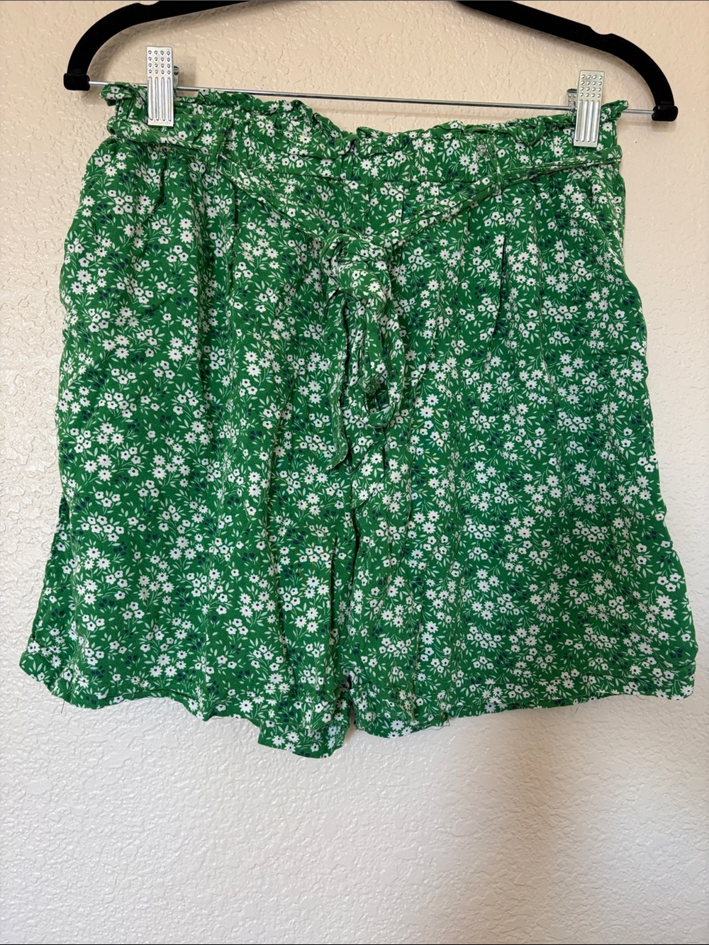 Green Floral Tie-Front Women's Bermuda Shorts